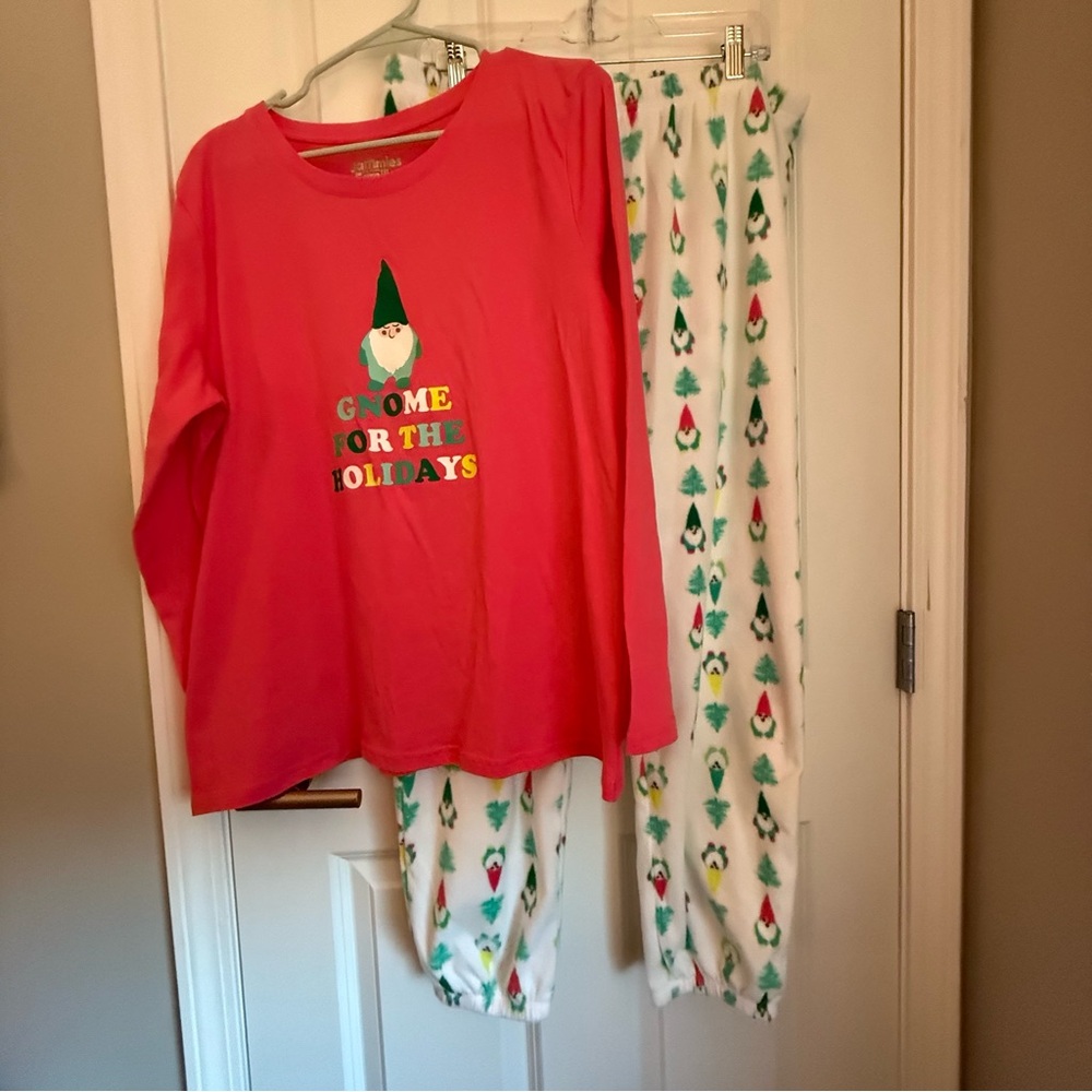 Gnome for the Holidays Women’s Pajamas. Christmas. Excellent Used Condition. XL